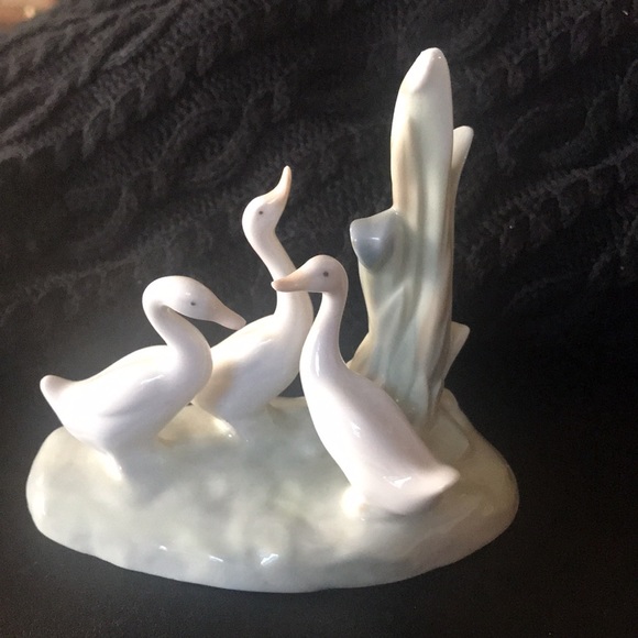 RETIRED… LLADRO NAO PORCELAIN 3 GEESE FIGURINE - Picture 1 of 5